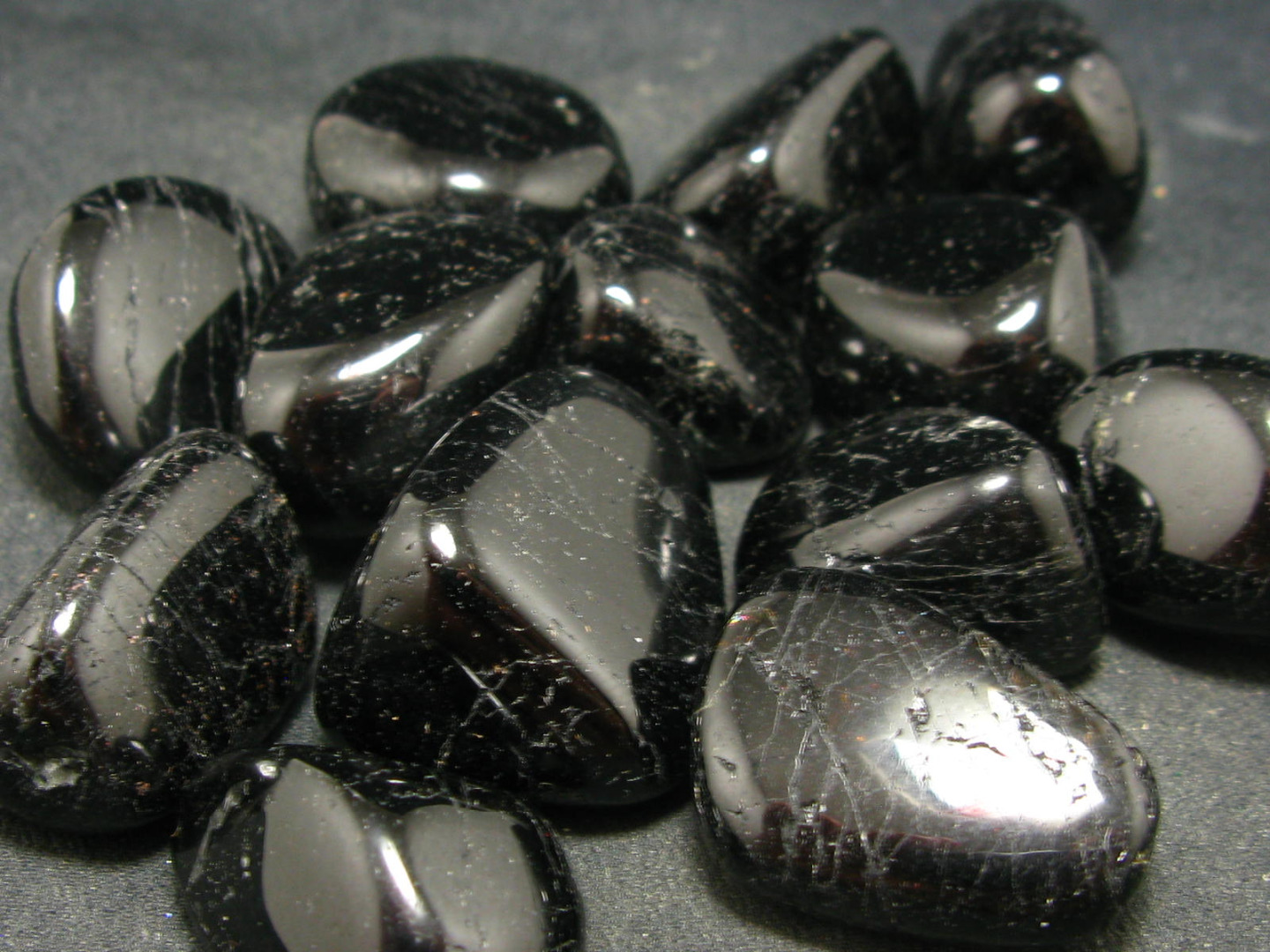đá sapphire đen cho người sinh năm 2003